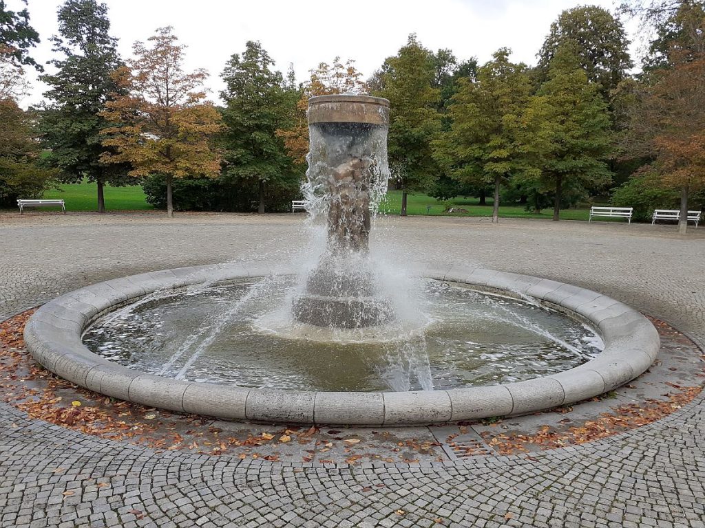 Brunnen der Erkenntnis Kastanienrondell Kurpark Bad Nauheim
